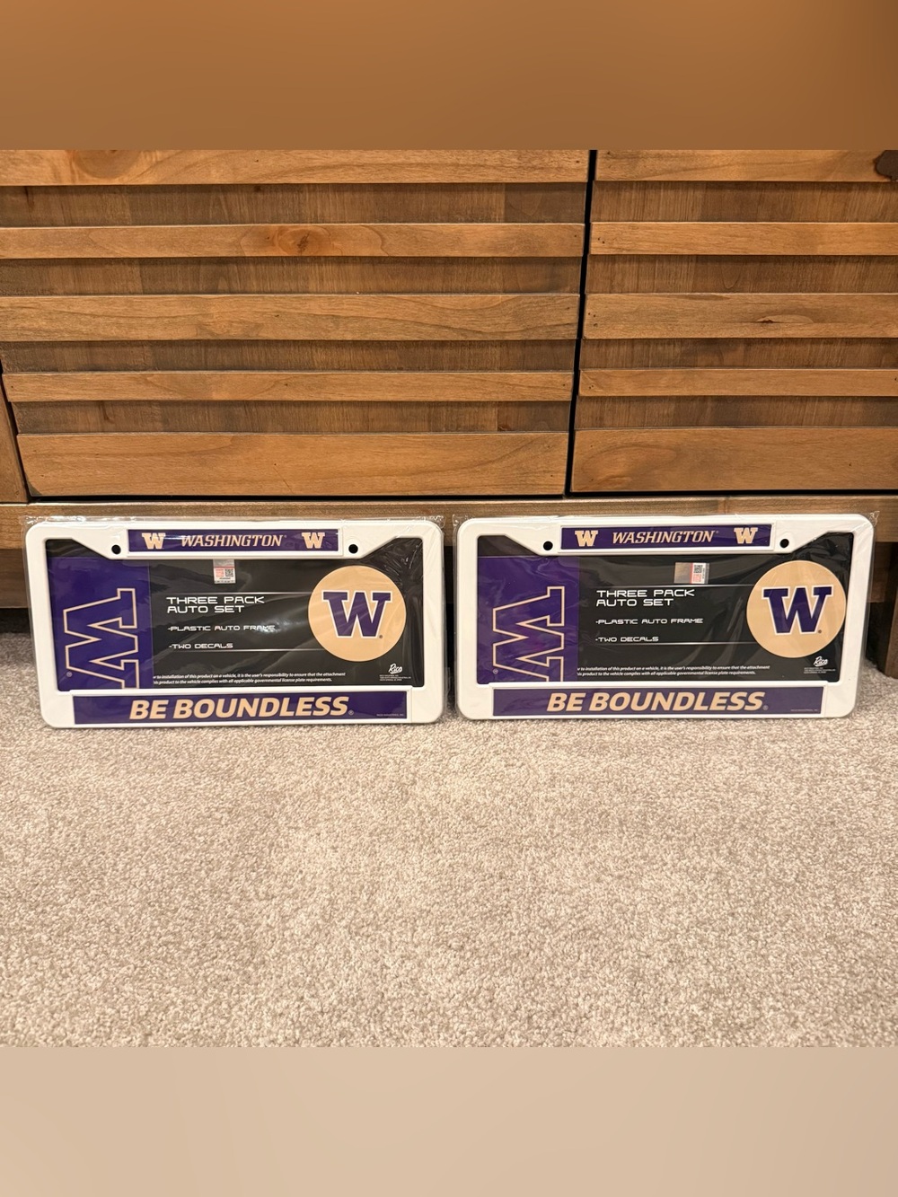 NWT Set of two Washington Huskies plastic license plate frames with decals